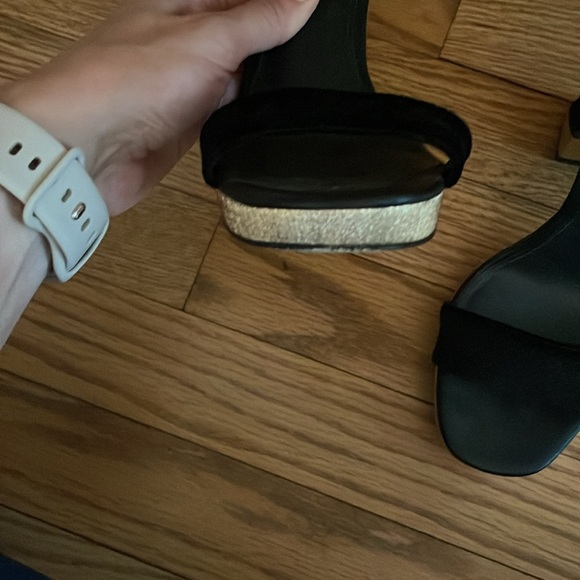 Calvin Klein Gold metallic heels - Picture 2 of 5